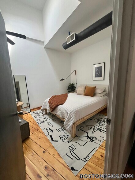 Building Photo - 600 Columbia Rd