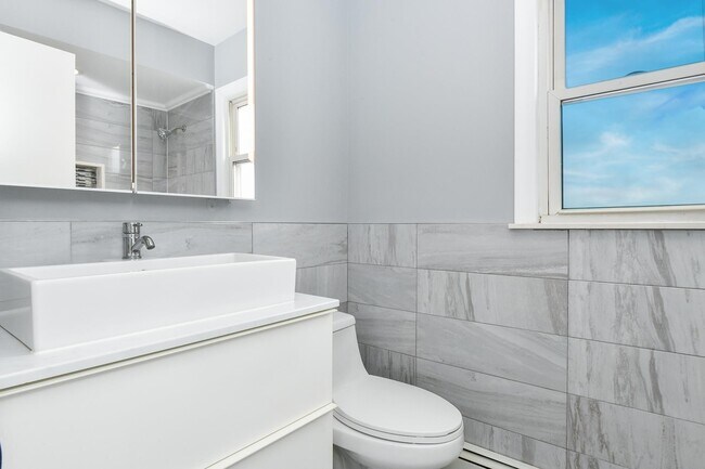 Building Photo - 4608 Grand Ave