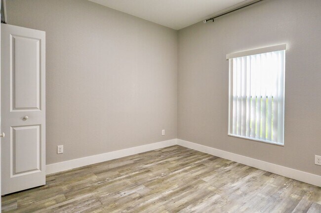 Building Photo - 3072 Lopinto St