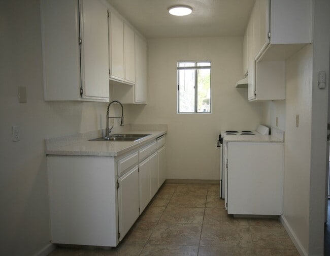 Building Photo - Helix 1380-82