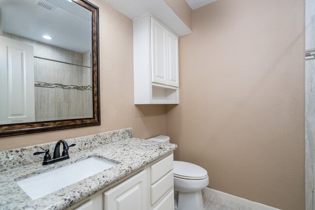 Building Photo - 66 Lakeridge Ct