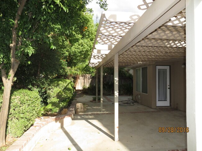 Building Photo - Beautiful Oasis-High Ceiling- Tile and Car...