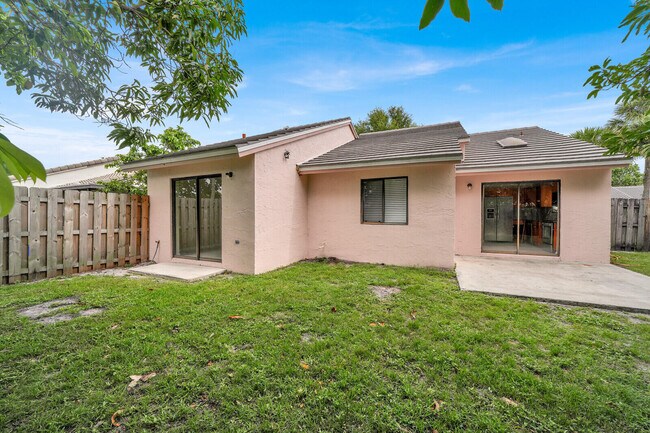 Building Photo - 5864 Strawberry Lakes Cir