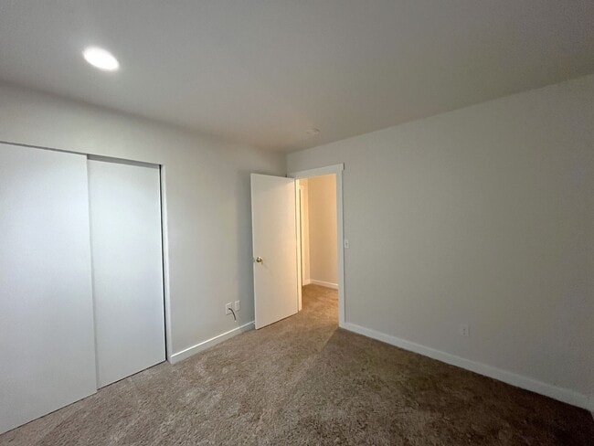 Building Photo - Spacious Four Bedroom Home with Bonus Room - Toledo St