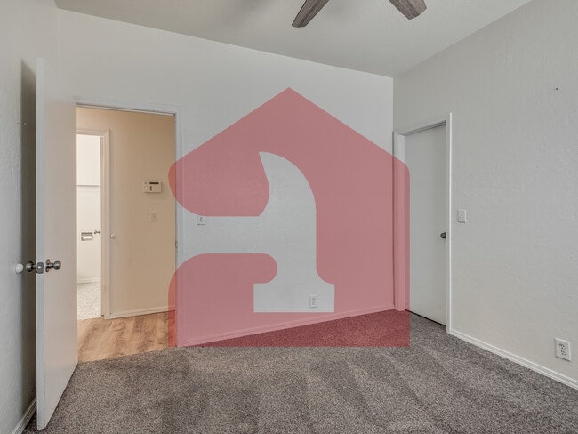 Building Photo - 2708 Silvertree Dr