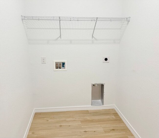 Building Photo - 3353 Country Ln