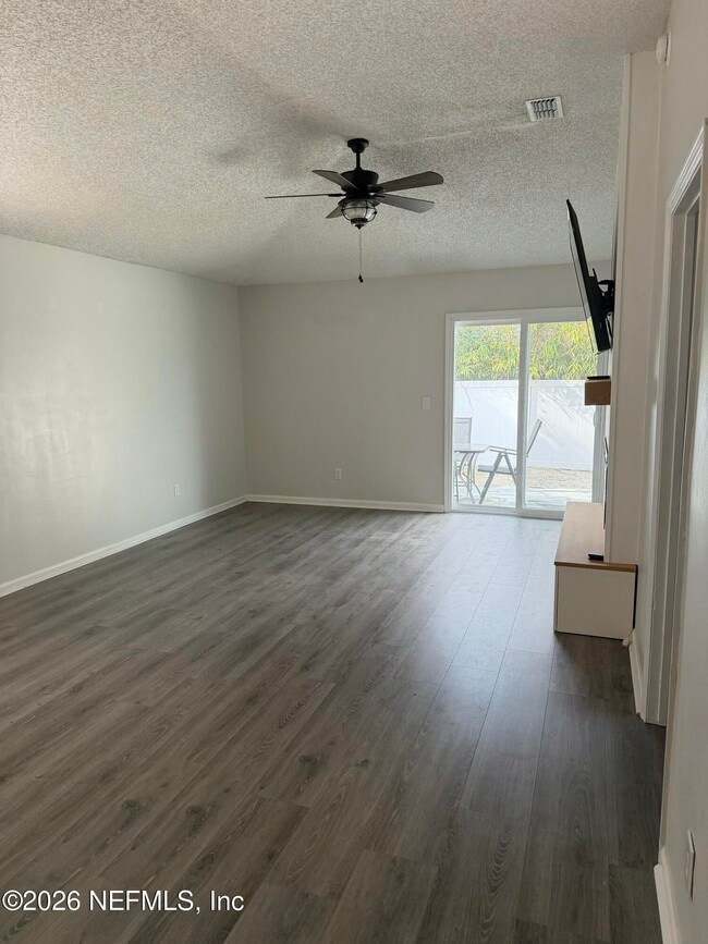 Building Photo - 286 Main St