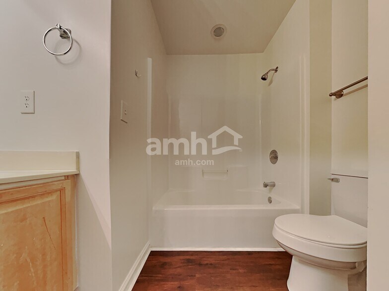 Building Photo - 219 Chandeleur Dr