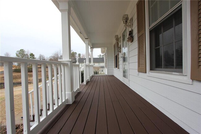 Building Photo - 818 Springlake Rd