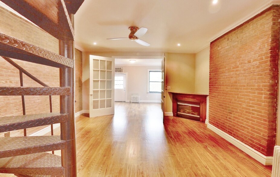 Building Photo - 724 Tenth Ave (49th & 50th St), #5A