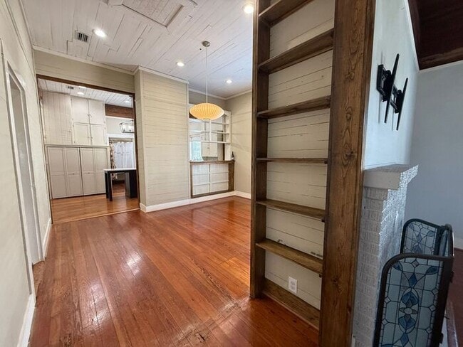 Building Photo - Pensacola - East Hill / Downtown - 4 bedro...