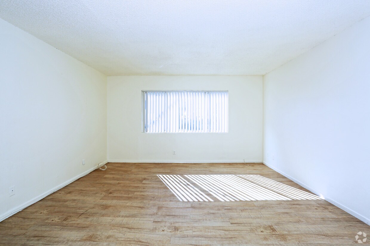 Pine Village Apartments Las Vegas