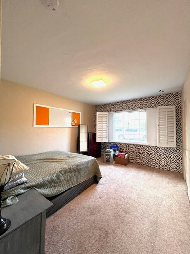 Building Photo - SAN CARLOS BEAUTY!