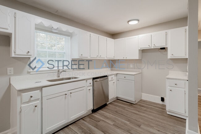 Building Photo - Charming 3 Bedroom in Warner Robins!