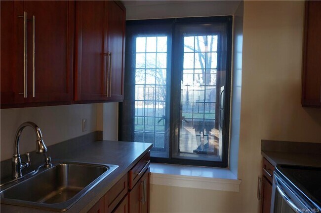 Building Photo - 110 Chateau Rive