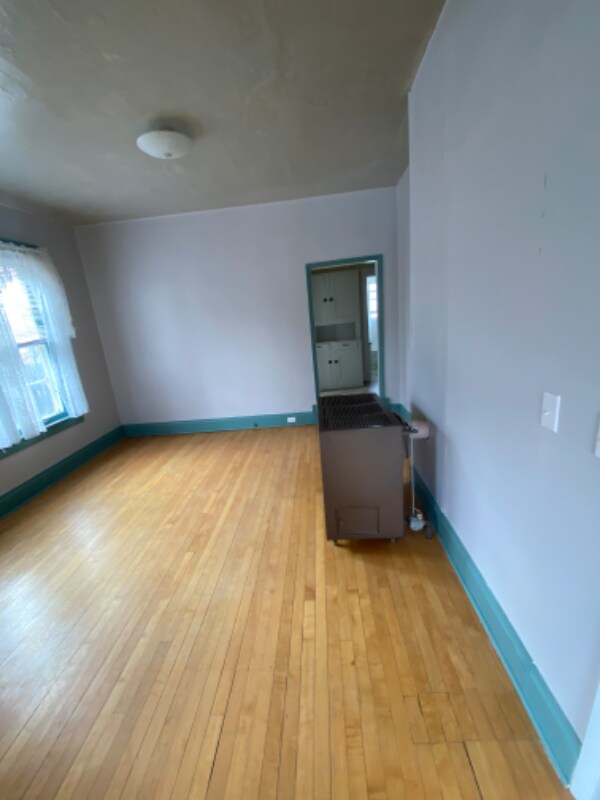 Building Photo - 220 4th Ave E