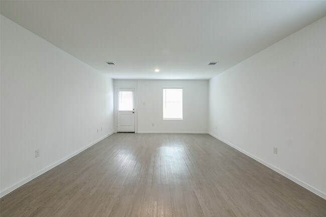 Building Photo - 21325 Carosella Dr