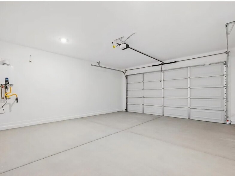 Building Photo - 2542 Fortana Dr