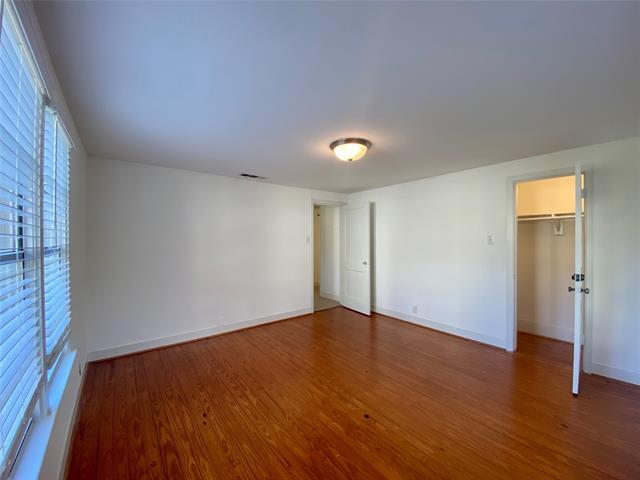 Building Photo - 512 W Davis St