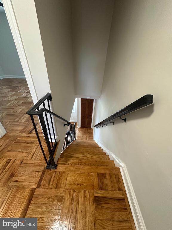 Building Photo - 2204 Lynn Blvd