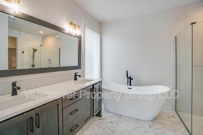 Building Photo - 15103 NE 98th Cir