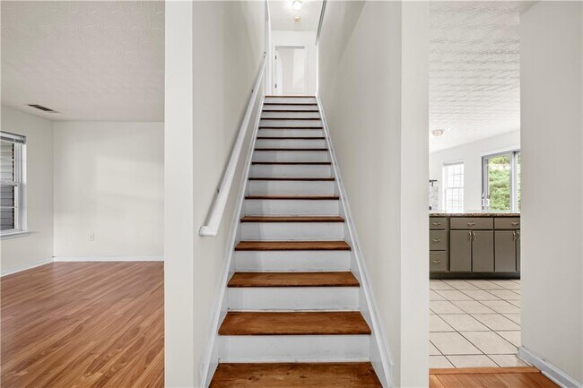 Building Photo - 3740 Crescent Walk Ln NE