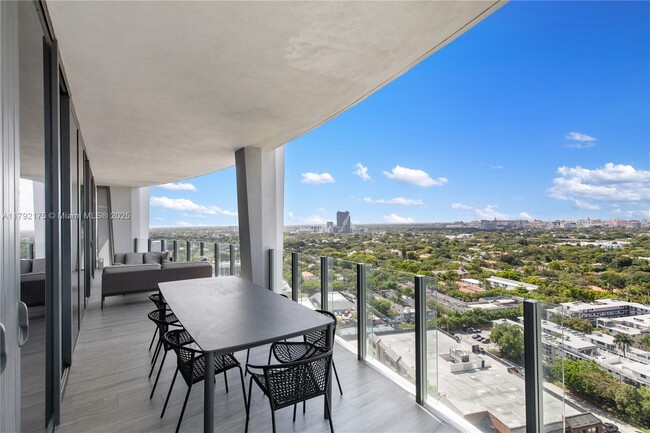 Building Photo - 2831 S Bayshore Dr