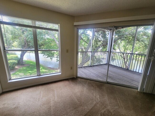 Building Photo - 10024 Strafford Oak Ct