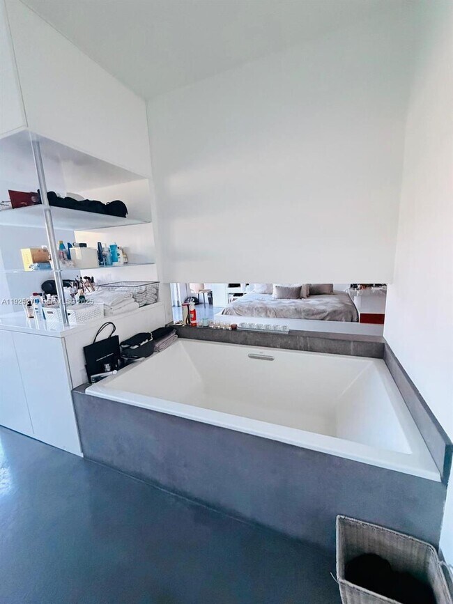 Building Photo - 21025 NE 38th Ave