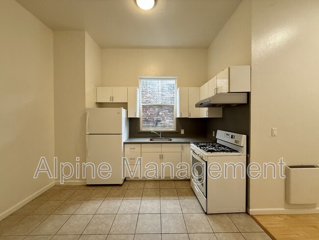 Building Photo - 2315 Mission St