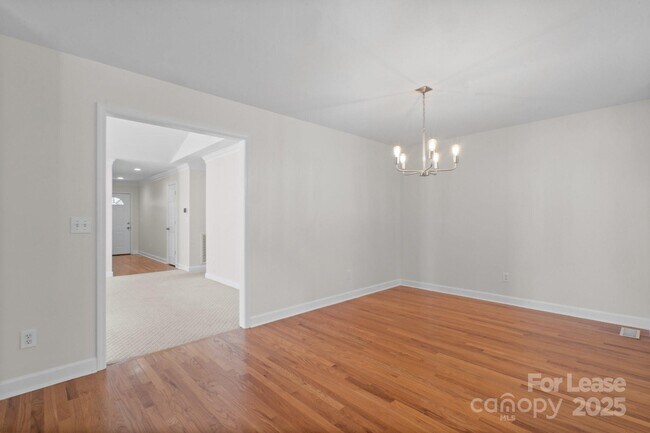 Building Photo - 1207 Overhill Rd