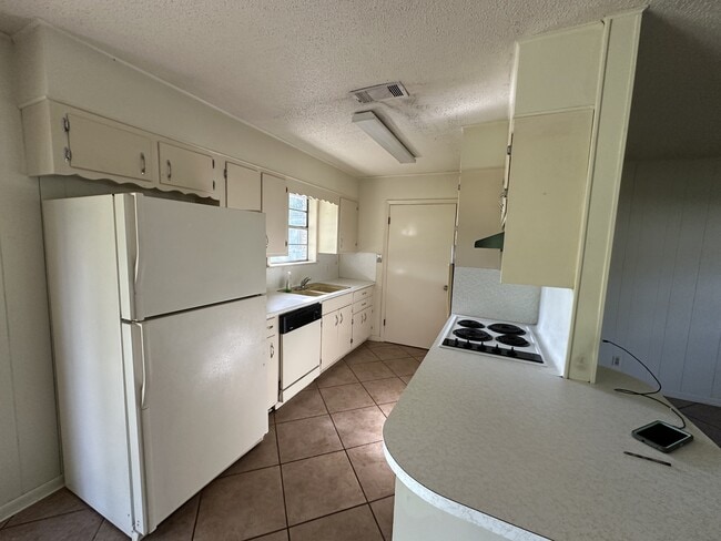 Building Photo - 124 Seaman Dr