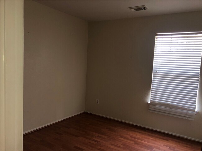 Building Photo - 9515 Eaglewood Spring Dr