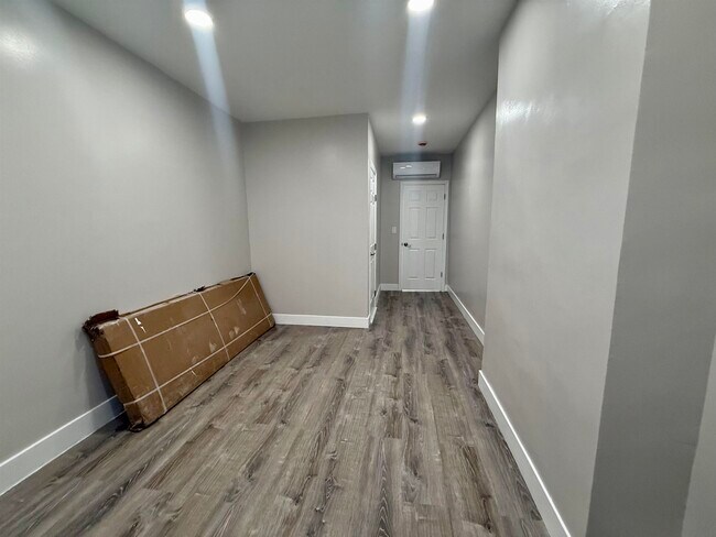 Building Photo - 330 Jackson St