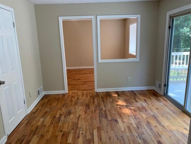 Building Photo - 768 Emerald Forest Cir SW