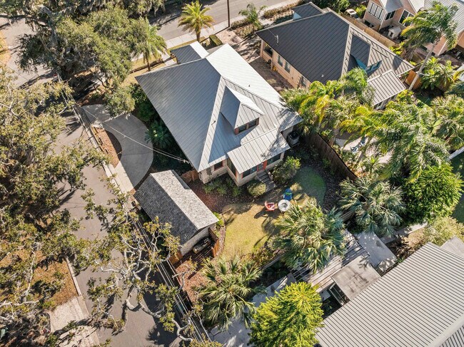 Building Photo - 146 Blanco St