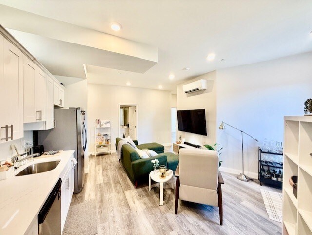 Building Photo - 5 Fremont St