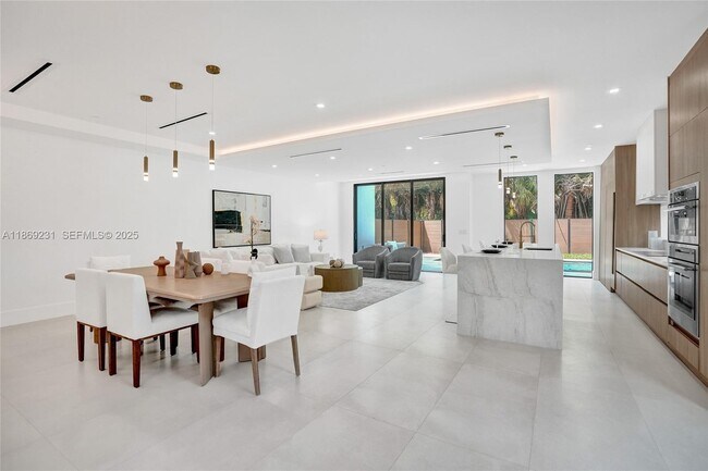 Building Photo - 1825 NE 26th Ave