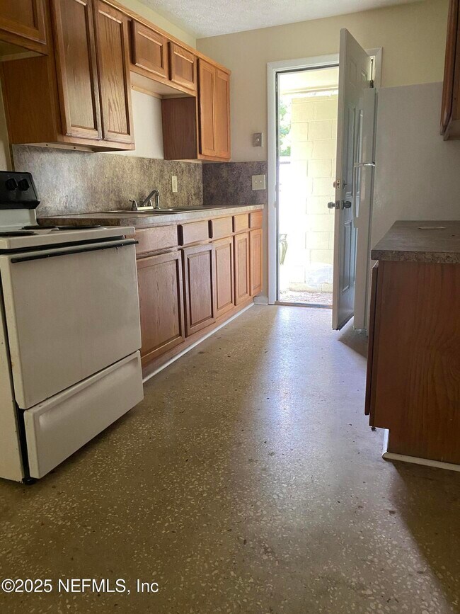 Building Photo - 3658 Stanley St