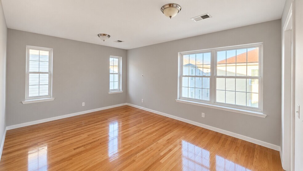 Building Photo - 131 Bellair Pl