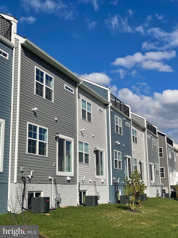 Building Photo - 2280 Marcy Dr