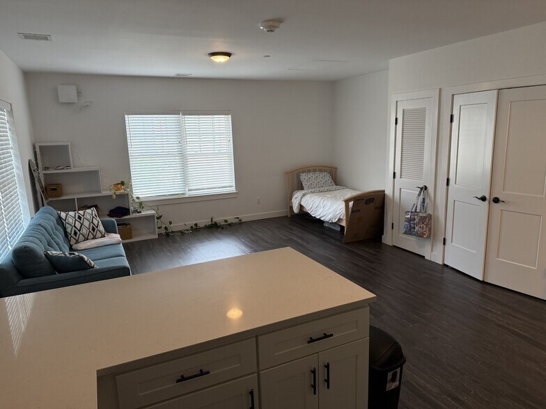 Living Space - 68 Park Ave