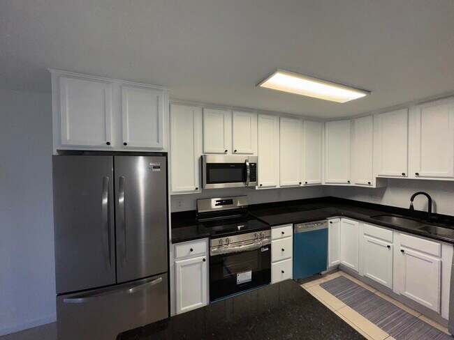 Primary Photo - 110 N Lakeside Dr
