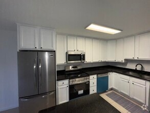 Building Photo - 110 N Lakeside Dr