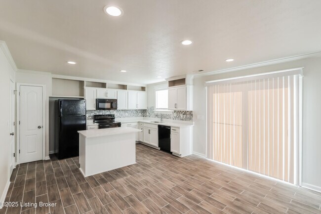 Building Photo - 6797 Brittany Oak Dr