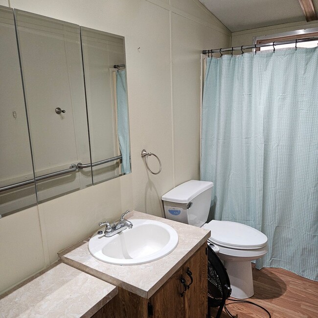 Building Photo - Furnished 2 bedroom, 2 bath available now