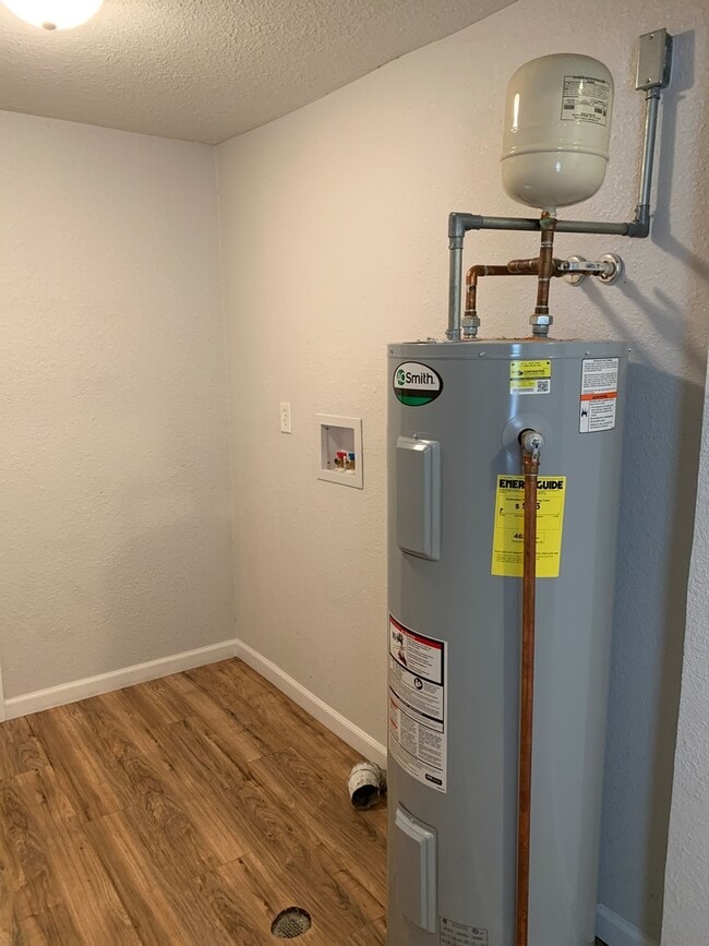 Building Photo - 321 Monroe St