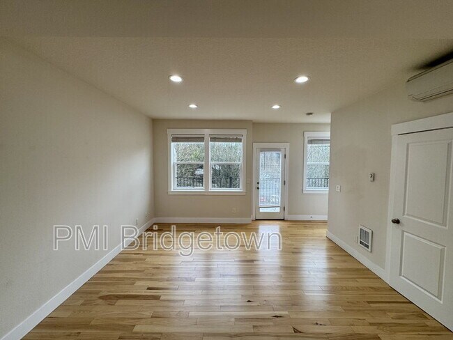 Building Photo - 8804 N Edison St