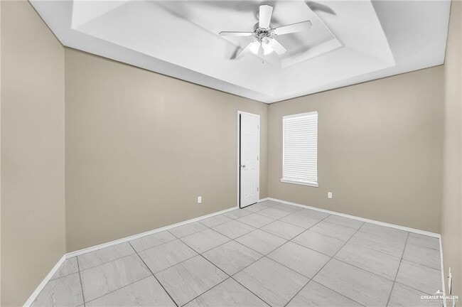 Building Photo - 11 River Bend Dr