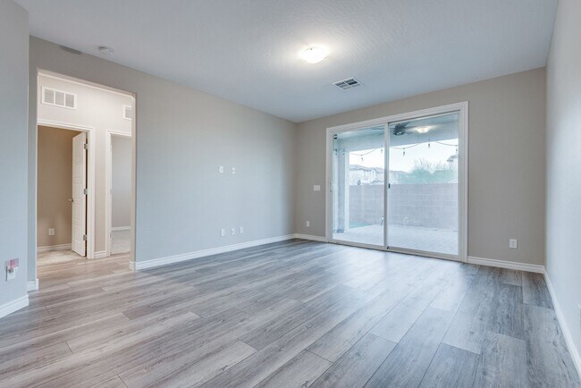 Building Photo - Like new, split-level, 3 bed, 2.5 bath, with bonus room & Strip views in West Las Vegas!